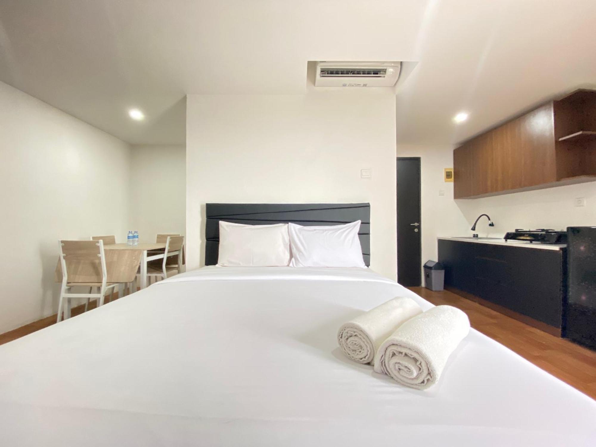 Apartemen Spacious At Grand Afrika By Travelio